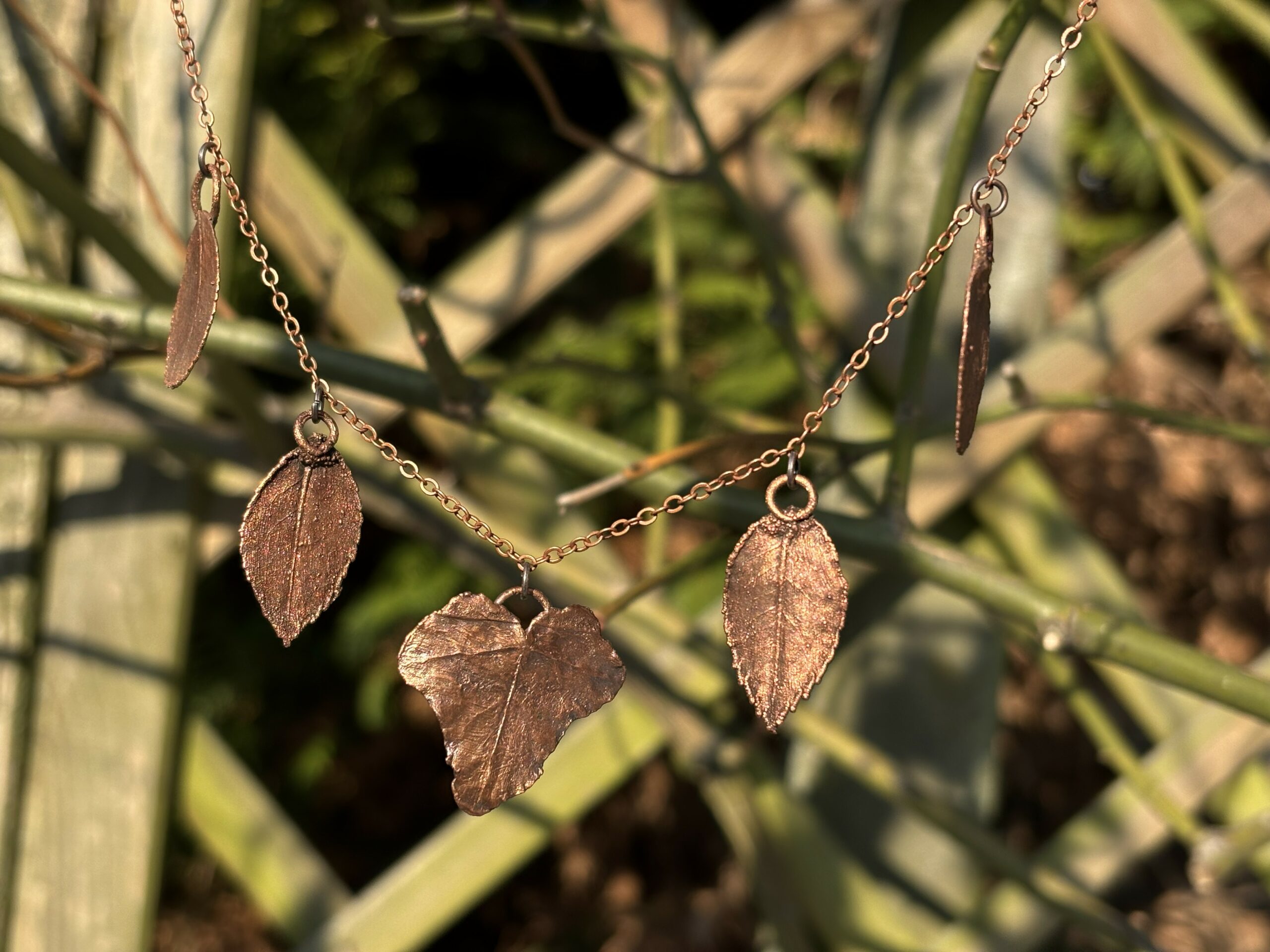 Naszyjnik z miedzi - liście | NaturaForma - obrazek 4