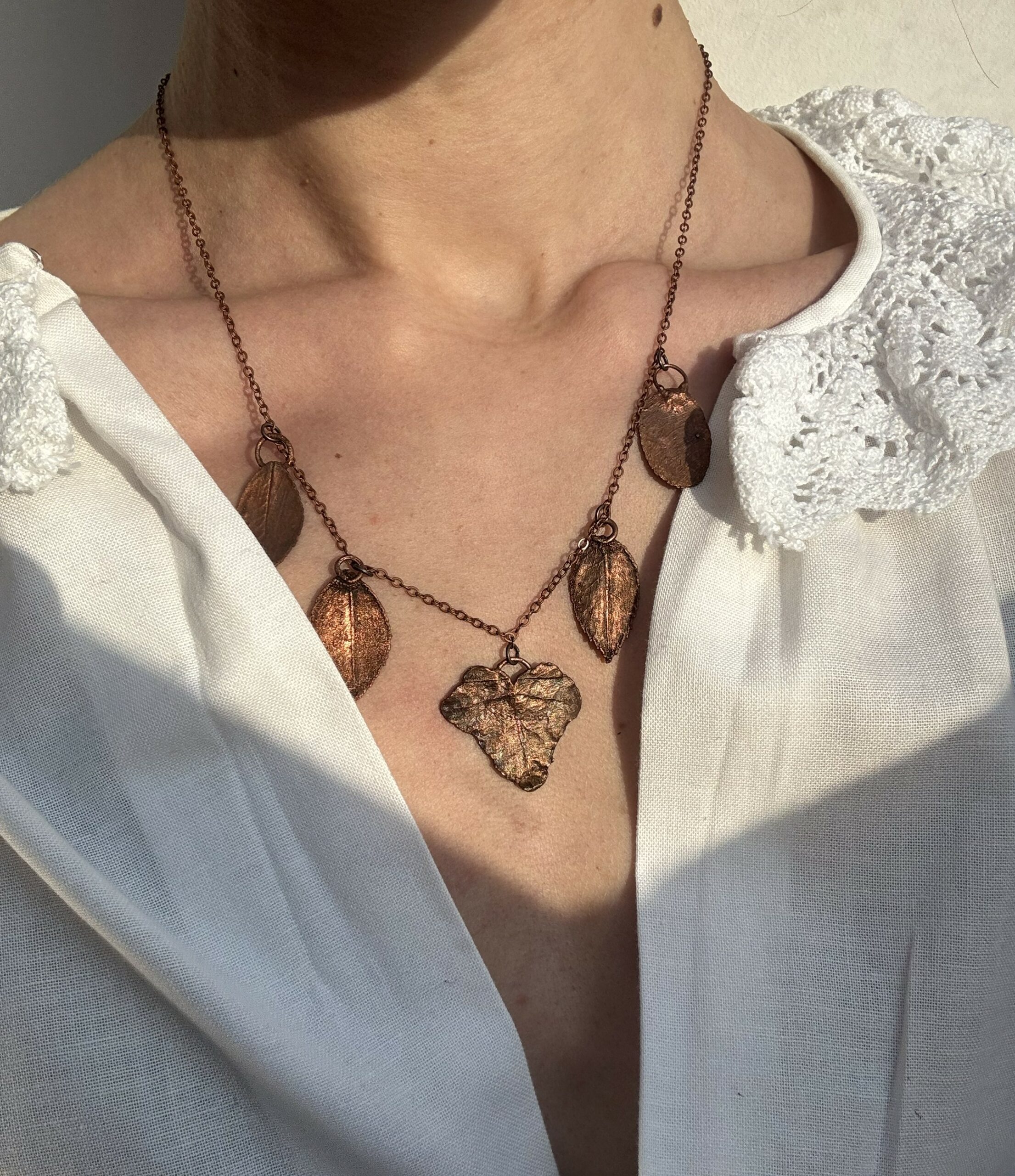 Naszyjnik z miedzi - liście | NaturaForma - obrazek 2